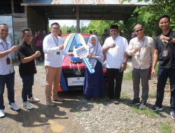 BRI Branch Office Watampone Serahkan Grand Prize Mobil Panen Hadiah Simpedes Periode I Tahun 2024 kepada Dua Ibu “Wonder Woman”