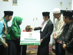 Menteri Agama RI Serahkan Bantuan Pendidikan BAZNAS Bone untuk Anak Yatim Dhuafa