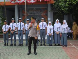 Program Police Goes To School di SMAN 1 Bone, Kapolres  Imbau Pelajar Hindari Tawuran dan Bullying