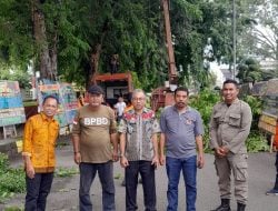 Jelang Ramadan, Personel TRC BPBD Bone Pangkas Pohon Menjurus ke Jalan di Depan Rujab Bupati dan Wabup Bone