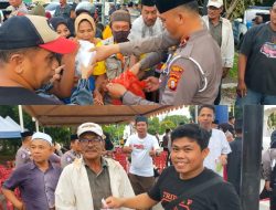 Satlantas Polres Bone Bersama Jurnalis Bagi Takjil ke Pengguna Jalan di Bulan Ramadhan