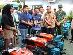 Bupati dan Wakil Bupati Bone Serahkan Bantuan Pompa Air 54 Unit, Manfaatkan Tingkatkan Produksi Pertanian