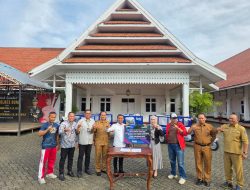 Bank Mandiri Serahkan CSR 3 Unit Motor Sampah ke Bupati Bone