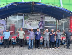 Wakil Ketua DPRD Sulsel Dukung Swasembada Pangan, Serahkan Bantuan handtraktor di Bone