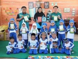WIZ Salurkan Paket Buku Iqro untuk Anak TK-TPA RA Babul Ilmi di Desa Lemoape