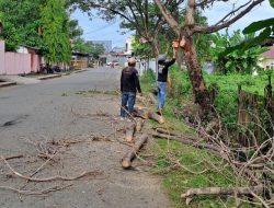 Warga Kelurahan Jeppe’E Bone Bersihkan Lingkungan
