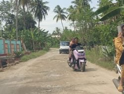 Truk Tambang Dituding Jalan Rusak di Matuju Bone