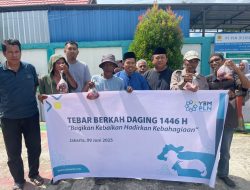 Tebar Berkah Daging 1446 H Bersama YBM PLN UP3 Watampone