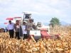 Didampingi Mentan Amran, Presiden Prabowo Pimpin Panen Raya Jagung di Kalbar