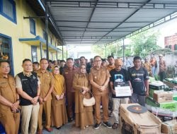 Warga Bersyukur, Dinsos Bone Salurkan Bantuan untuk 31 Kelompok Bersama
