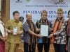 Taruna Ikrar Serahkan 41 Nomor Izin Edar BPOM ke Gubernur NTT Melkiades, Dukung UMKM Sesuai Amanah Presiden Prabowo